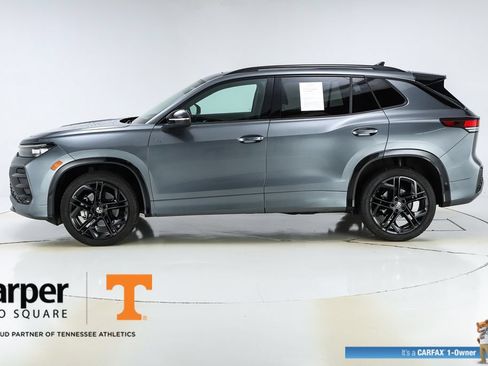 Used 2025 Volkswagen Tiguan SE R-Line AWD/4WD image 41