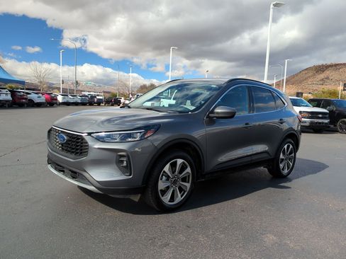 Used 2025 Ford Escape Platinum image 7