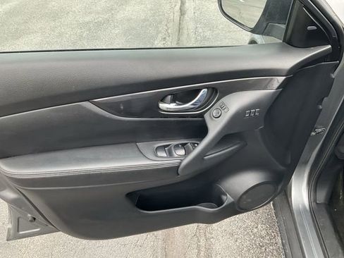 Used 2018 Nissan Rogue SV w/ Sun & Sound Touring Package AWD/4WD image 26