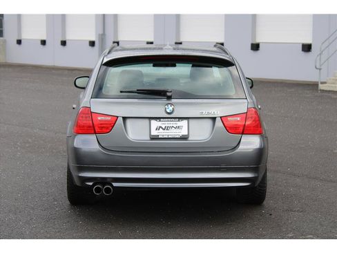 Used 2011 BMW 328i xDrive 328i xDrive Sport Wagon 4D image 3