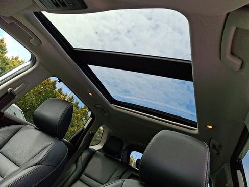 Used 2021 Nissan Rogue SL w/ Premium Package image 15