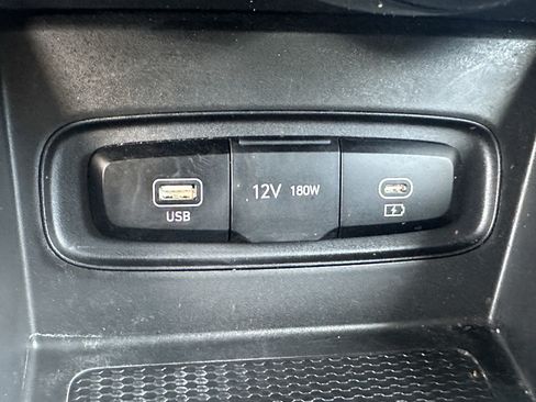 Used 2024 Hyundai Venue SEL FWD image 29