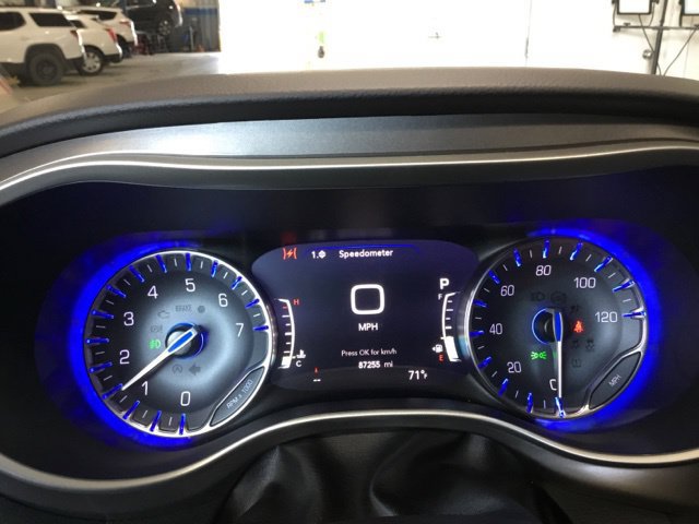 Used 2021 Chrysler Pacifica Touring-L FWD image 26