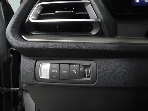 Used 2024 Chevrolet Traverse LT w/ Midnight/Sport Edition AWD/4WD image 18