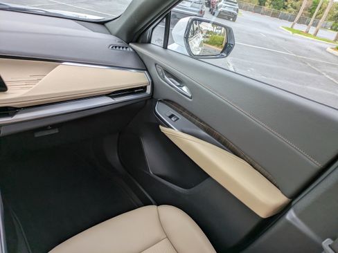 Used 2025 Cadillac XT4 Premium Luxury w/ Technology Package image 16