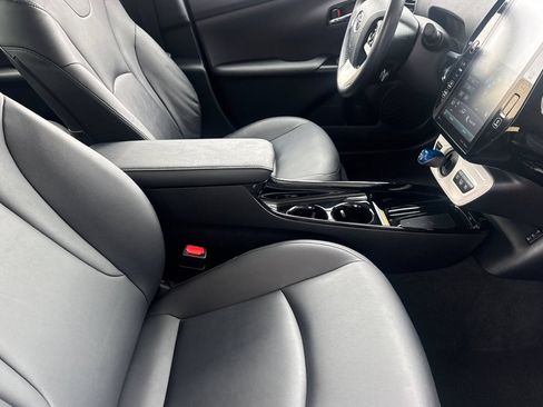 Used 2017 Toyota Prius Prime Premium FWD image 16