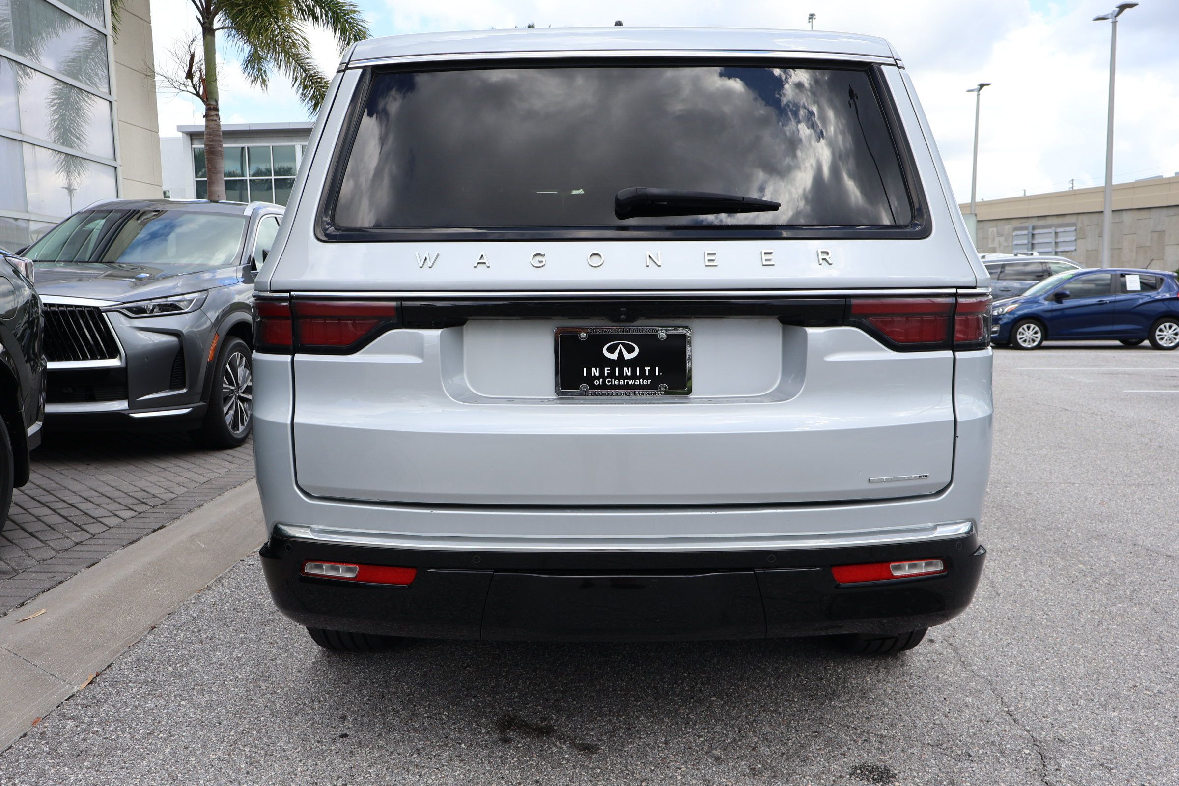 Used 2024 Jeep Wagoneer Series II w/ Flexible Seating Group RWD image 7