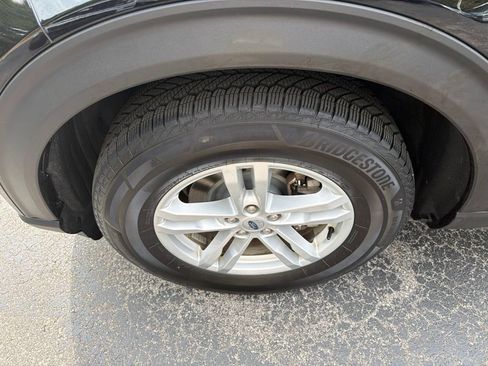 Used 2021 Ford Explorer XLT w/ Equipment Group 202A AWD/4WD image 9