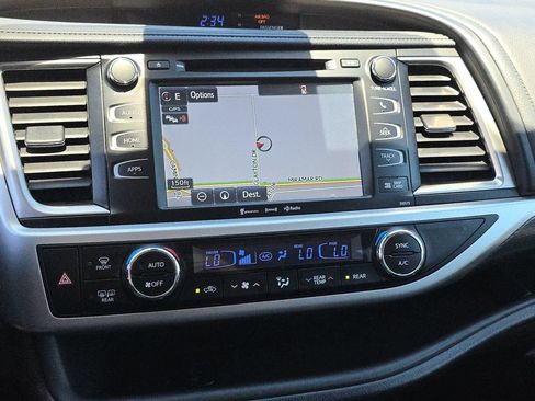 Used 2017 Toyota Highlander SE w/ Carpet Mat Package FWD image 29