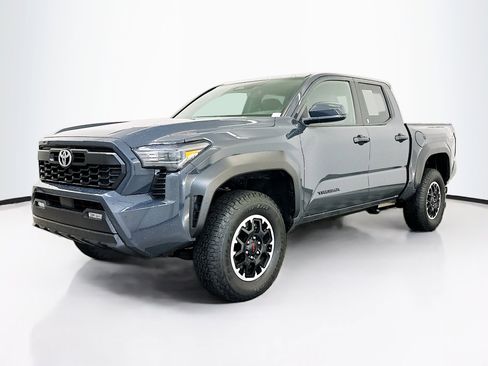 Used 2025 Toyota Tacoma TRD Off-Road image 3