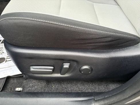 Used 2018 Toyota RAV4 XLE AWD/4WD image 15