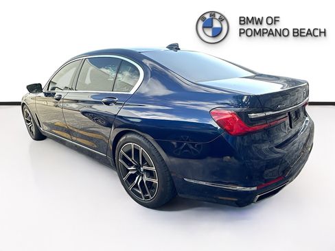Used 2022 BMW 750i xDrive w/ Luxury Rear Seating Package image 4