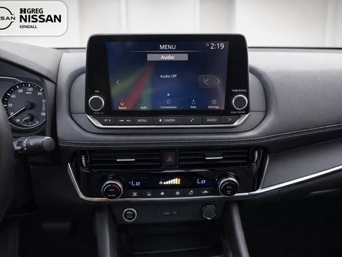 Used 2022 Nissan Rogue SV image 17