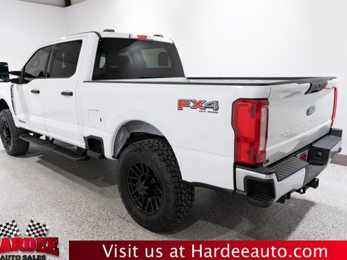 Used 2024 Ford F250 XLT w/ FX4 Off-Road Package AWD/4WD image 3