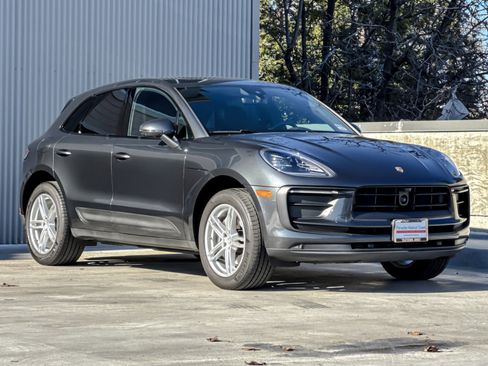 Used 2024 Porsche Macan image 10