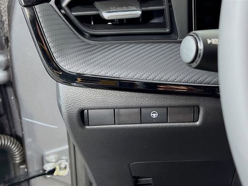 New 2026 Nissan Kicks SR image 9