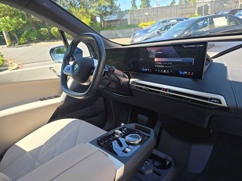 Used 2024 BMW iX xDrive50 w/ Sport Package AWD/4WD image 10