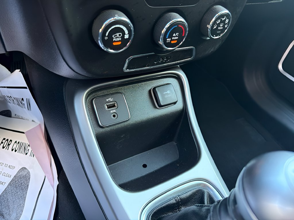 Used 2018 Jeep Compass Sport w/ Mopar Graphics Package FWD image 20