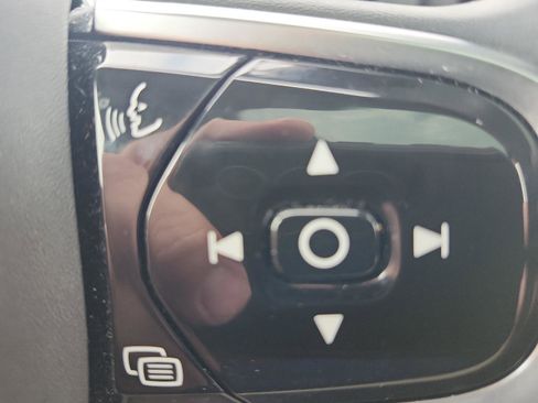 Used 2023 Volvo XC60 B5 Plus image 26