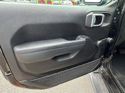 Used 2023 Jeep Wrangler Unlimited Sport AWD/4WD image 11