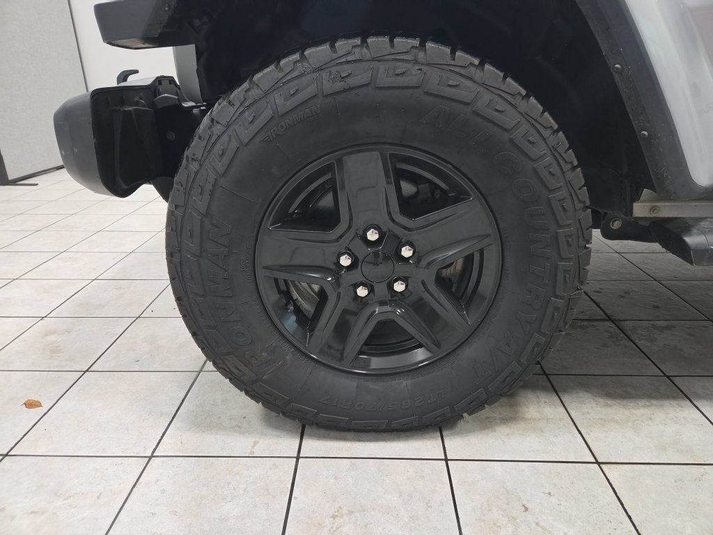 Used 2023 Jeep Gladiator Sport AWD/4WD image 42