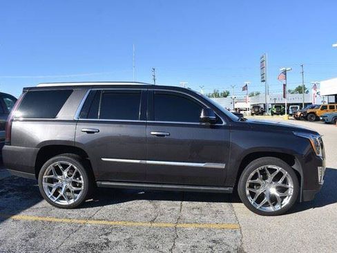 Used 2016 Cadillac Escalade Platinum AWD/4WD image 9