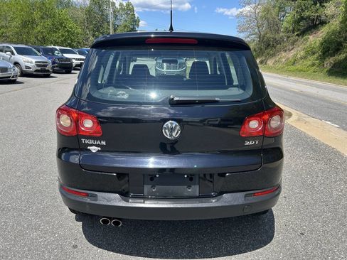 Used 2011 Volkswagen Tiguan S image 7