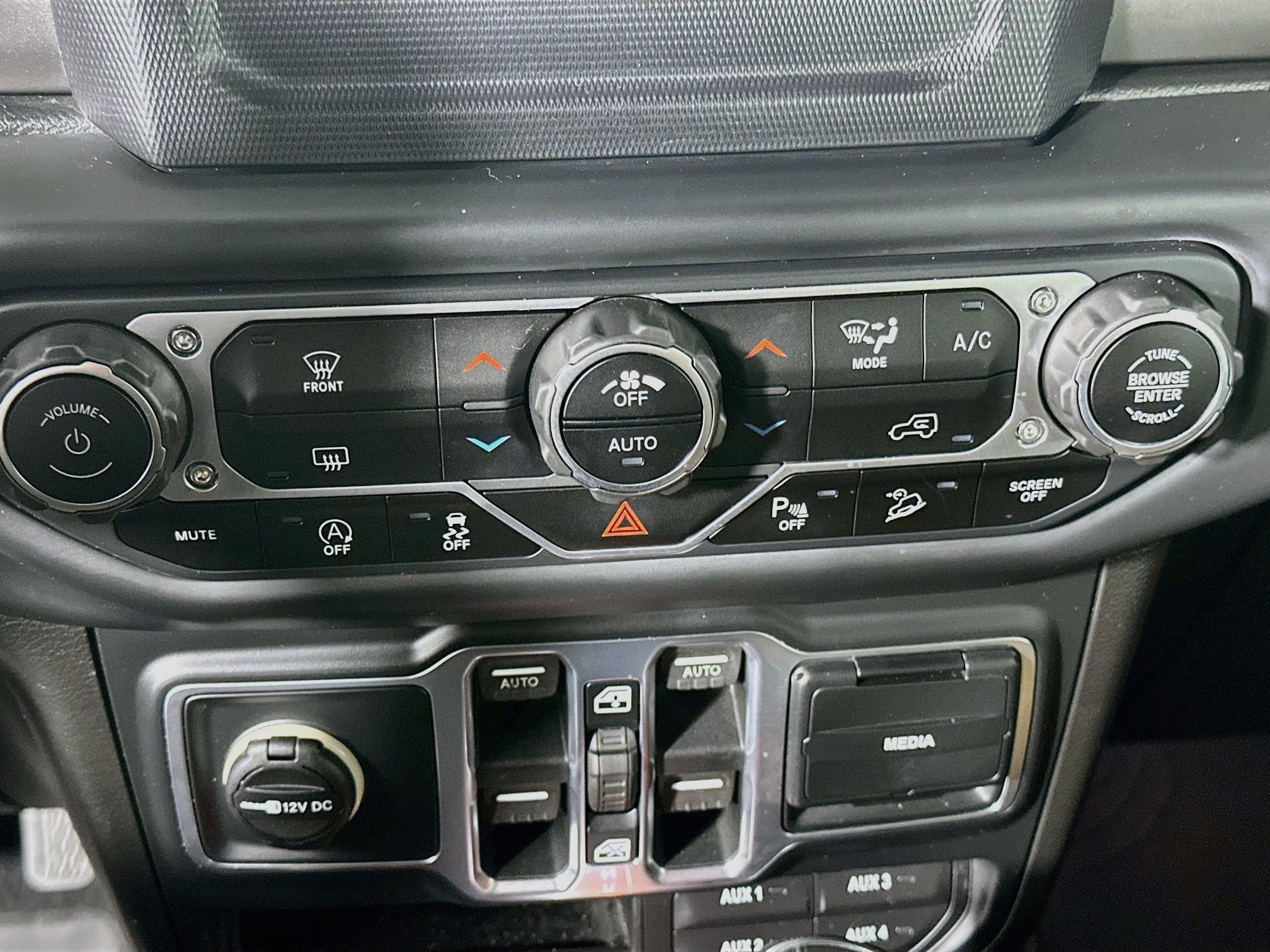 Used 2018 Jeep Wrangler Unlimited Sport S AWD/4WD image 22