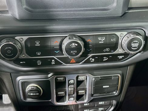 Used 2018 Jeep Wrangler Unlimited Sport S AWD/4WD image 22