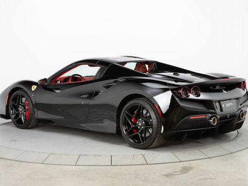 Certified 2021 Ferrari F8 Tributo image 13