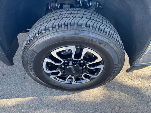 Used 2020 GMC Sierra 2500 SLT w/ Technology Package image 40