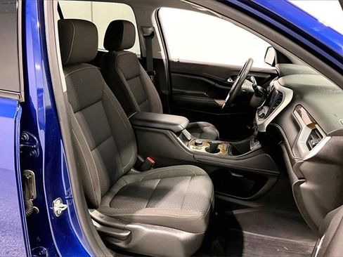 Used 2023 GMC Acadia SLE image 31