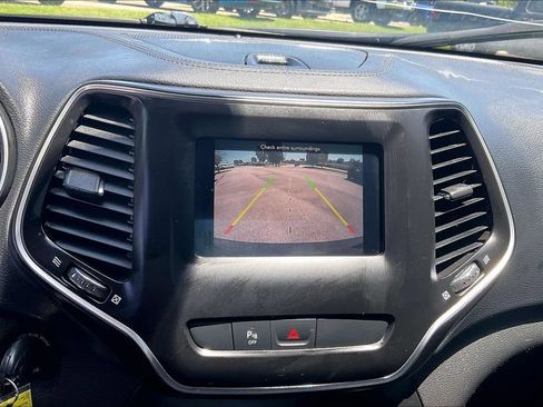 Used 2020 Jeep Cherokee Latitude FWD image 21