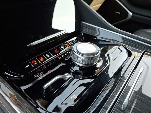 Used 2022 Jeep Wagoneer Series III w/ Convenience Group I image 15