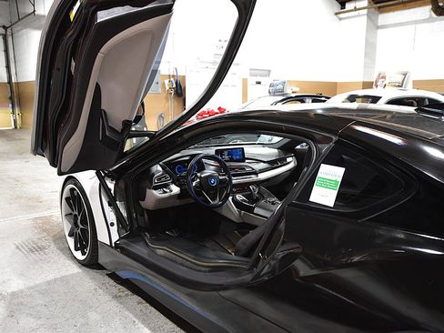 Used 2016 BMW i8 AWD/4WD image 11
