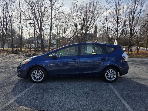 Used 2014 Toyota Prius V Three image 3