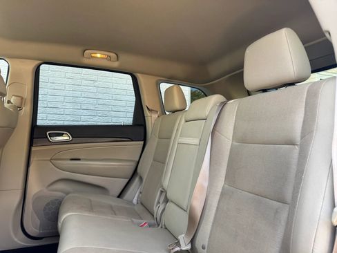 Used 2015 Jeep Grand Cherokee Laredo w/ Quick Order Package 23E RWD image 19
