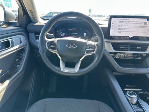 Used 2025 Ford Explorer Active AWD/4WD image 13