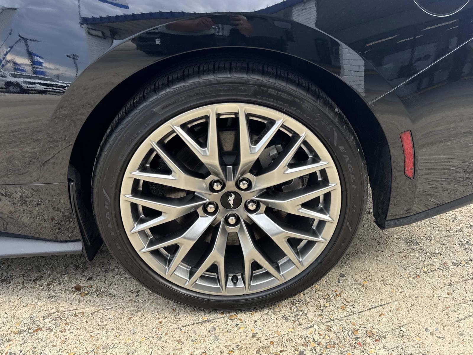 Used 2025 Ford Mustang GT Premium RWD image 4