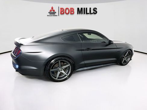 Used 2017 Ford Mustang GT RWD image 8