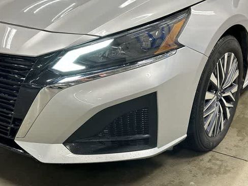 Used 2025 Nissan Altima 2.5 SV FWD image 30