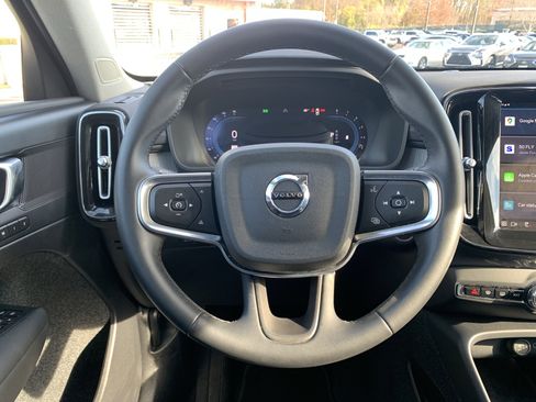 Used 2025 Volvo XC40 B5 Core image 18