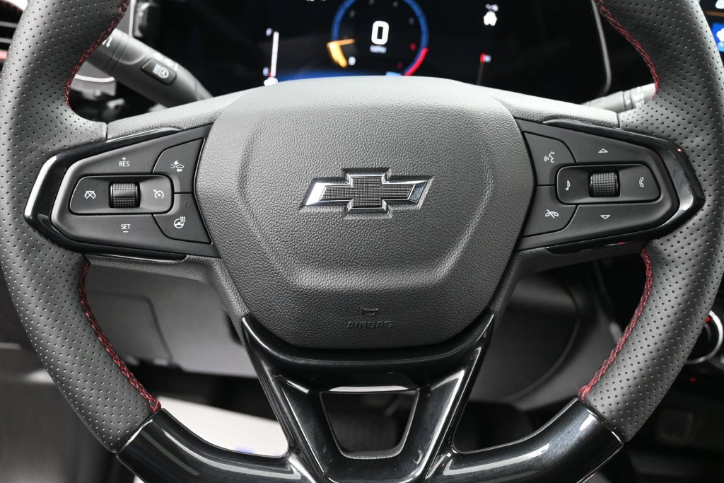 Used 2025 Chevrolet Trax RS w/ Sunroof Package FWD image 13