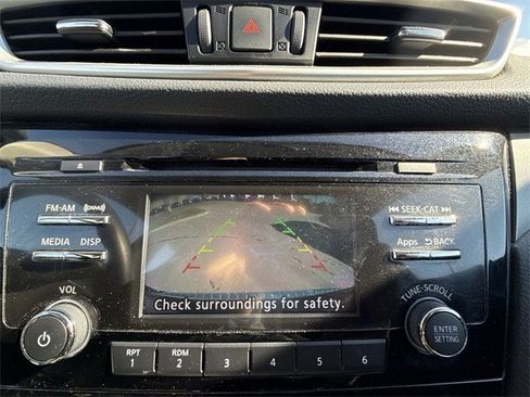 Used 2015 Nissan Rogue S image 17