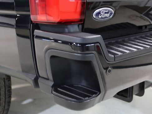 Used 2023 Ford F250 Platinum w/ FX4 Off-Road Package AWD/4WD image 15