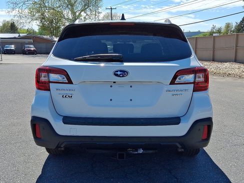Used 2019 Subaru Outback 3.6R Touring AWD/4WD image 6