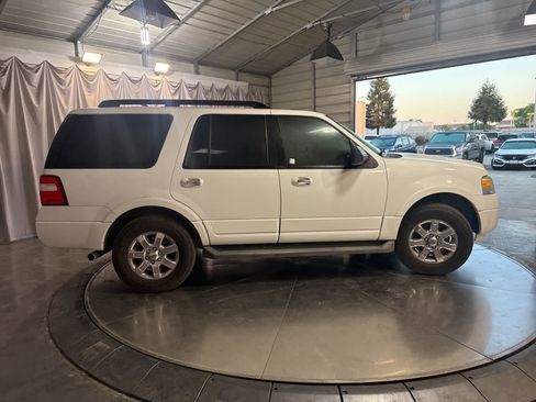 Used 2011 Ford Expedition XLT image 4