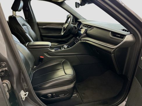 Used 2024 Jeep Grand Cherokee L Limited w/ Luxury Tech Group II image 35