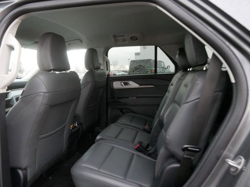 Used 2026 Ford Explorer Active w/ Active Comfort Package image 16