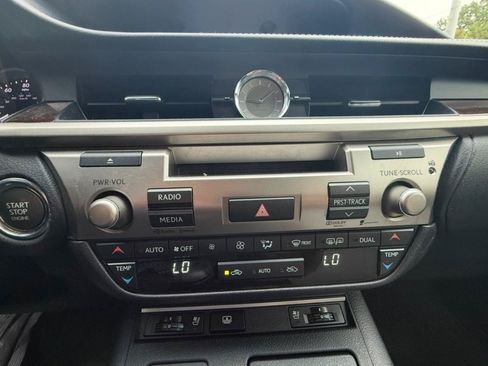 Used 2014 Lexus ES 350 w/ Luxury Package FWD image 23